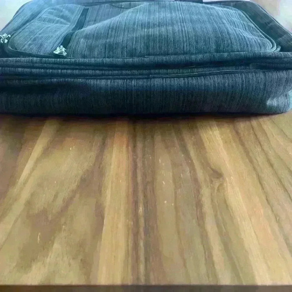 SwissGear Computer  Briefcase LIKE NEW - Picture 6 of 9